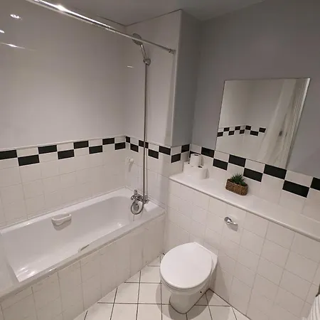 Brindley Apt - Free Parking! Next Door To Arena-sea Life! Apart-hotel